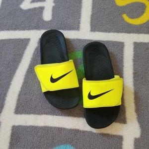 Nike flip flops kids size 5Y